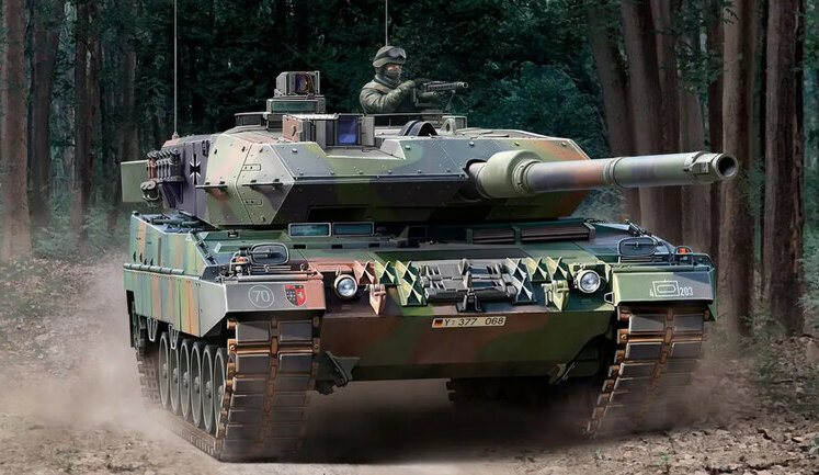 First Leopard 2 tanks have already arrived in Ukraine, - Polish Defense Minister, Blaszczak