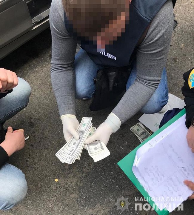 Поліція затримала співробітника Білгород-Дністровської місцевої прокуратури на хабарі $10 тисяч 03