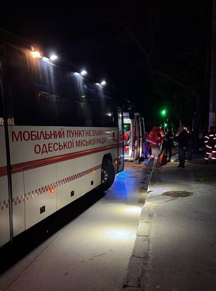 Нічна атака ракет і дронів на Одесу: є загиблі та поранені, пошкоджені будівлі