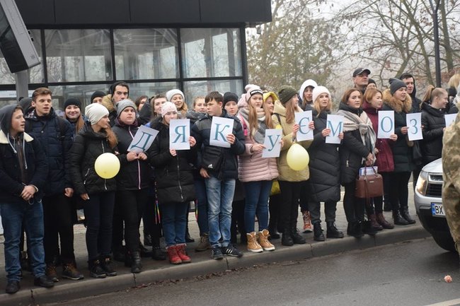 Бійці 44-ї окремої артбригади пройшли урочистим маршем Тернополем після повернення із зони ООС 12 Бійці 44-ї окремої артбригади пройшли урочистим маршем Тернополем після повернення із зони ООС 12