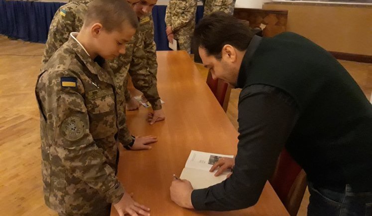 Книгу "Круты: 100 лет подвига" презентовали лицеистам со всех уголков Украины. ФОТОрепортаж
