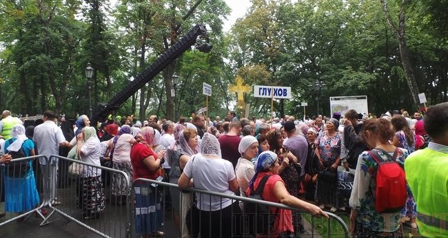 Онуфрій, Новинський, Бойко і віряни: як УПЦ МП хресну ходу проводили 12