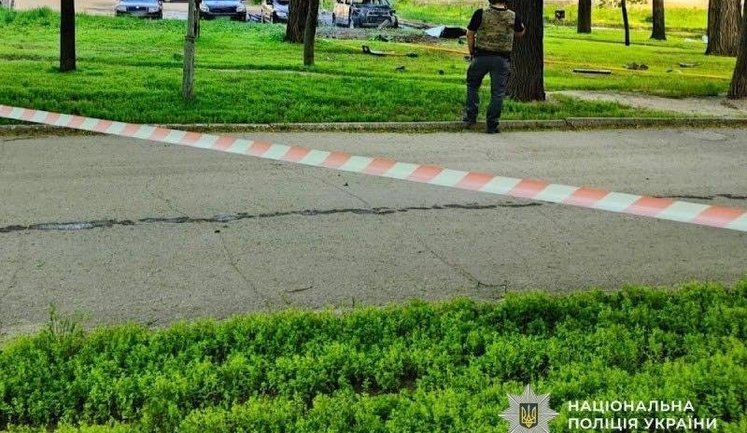 Припарковане авто вибухнуло у Дніпрі: травмовано двох чоловіків. ФОТО