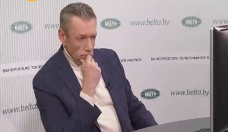 Белорусские пропагандисты рассказали о "бандеровских" библиотеках в селах Запорожской области: "В каждом доме книги Гитлера, Бандеры, Шухевича и ни одного томика Пушкина или Тургенева". ВИДЕО