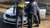 На Закарпатті прикордонник упіймався на хабарі 1,8 тис. дол. за сприяння контрабанді сигарет, - Нацполіція. ФОТО