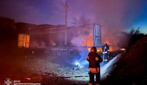 Нічний терор РФ: на Одещині горіли резервуари з олією, на Дніпропетровщині двоє загиблих. ФОТОрепортаж