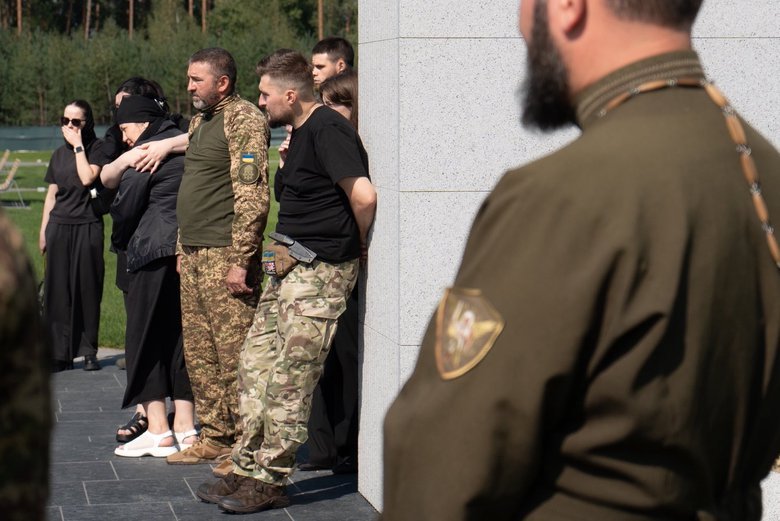 На Национальном военном мемориальном кладбище похоронили первого бойца
