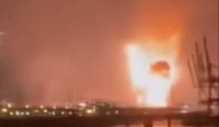 Атака дронів у Ленінградській області: пожежа у порту та пошкоджена інфраструктура. ВIДЕО