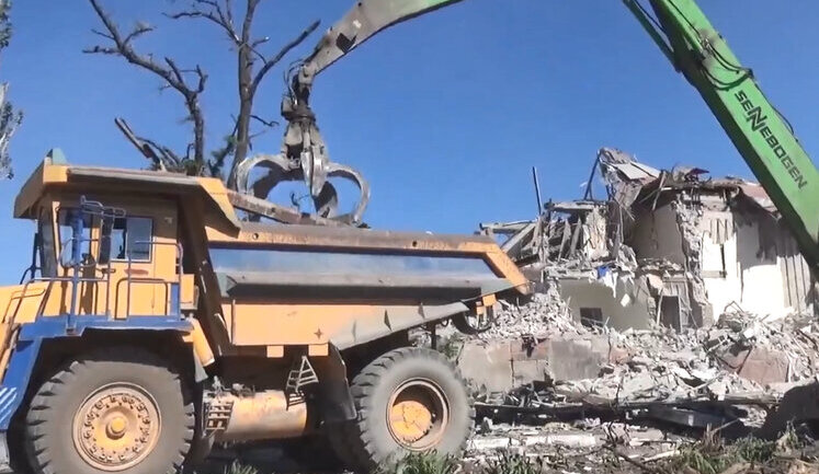 Rashists accelerated demolition of destroyed houses in occupied Mariupol, - Andriushchenko. VIDEO
