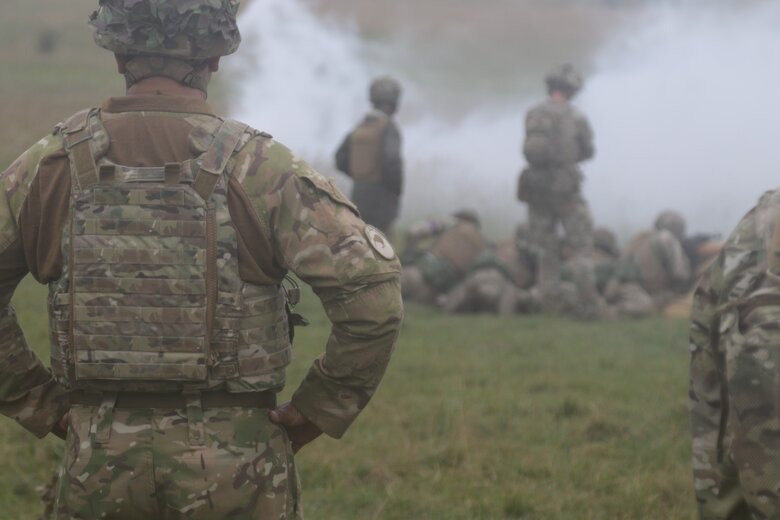 Новобранці ЗСУ під керівництвом інструкторів з Нової Зеландії проходять курс вогневої підготовки у Британії 04