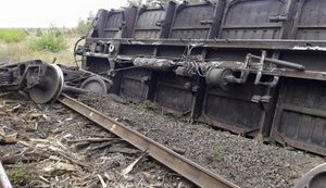 Railway track blown up in Luhansk region: two wagons with coal derailed. PHOTOS
