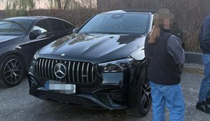 Посадовицю Держекоінспекції викрили на незаконному збагаченні: у неї вдома знайшли $880 тис. та 200 тис. євро, - ДБР. ФОТОрепортаж