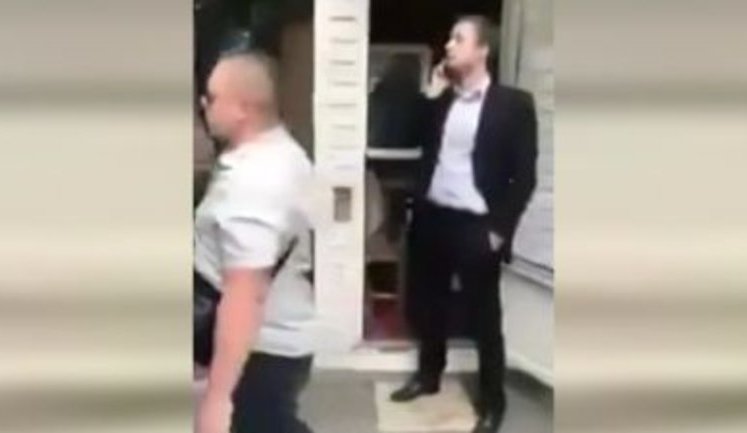 "Вам насрать на нас! Давайте ми вас обосцим, бл#дь, і викинемо у мусорне відро!", - "бляхеры" поймали сына Порошенко. ВИДЕО