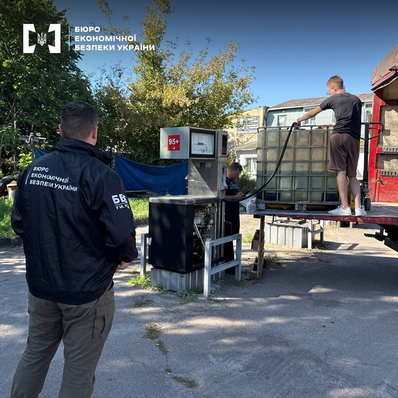 БЕБ викрило діяльність незаконних АЗС у Києві