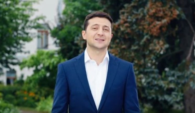 Давайте пообіцяємо знати, дотримуватися і поважати нашу Конституцію, - Зеленський запропонував флешмоб "Моя улюблена стаття". ВIДЕО