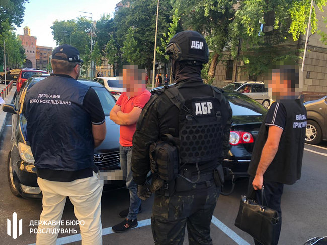 ГБР разоблачило сотрудника СБУ, который занимался сутенерством 02