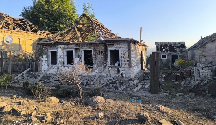 Росіяни атакували Софіївку на Донеччині: дві людини загинули і дві поранені, пошкоджено 141 приватний будинок. ФОТОрепортаж