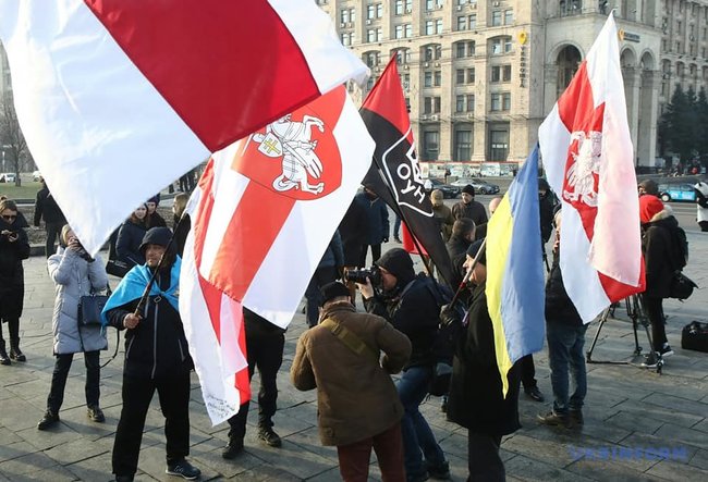Акція солідарності з Білоруссю відбувається в центрі Києва 01