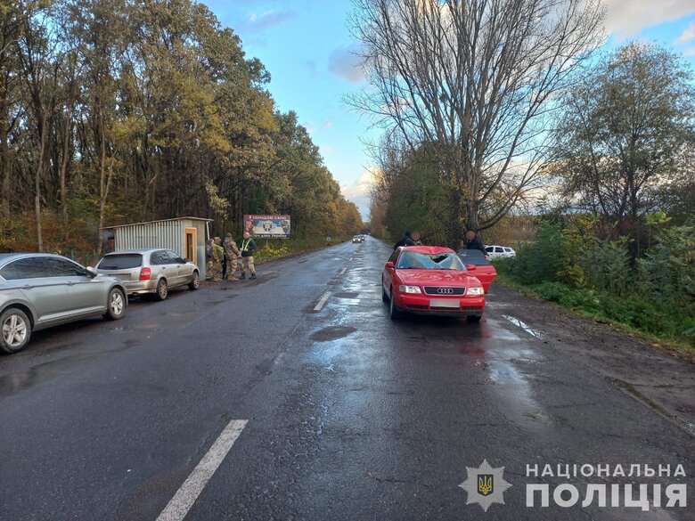 Водитель Audi сбил пограничника на блокпосту на Закарпатье. Пострадавший госпитализирован 01