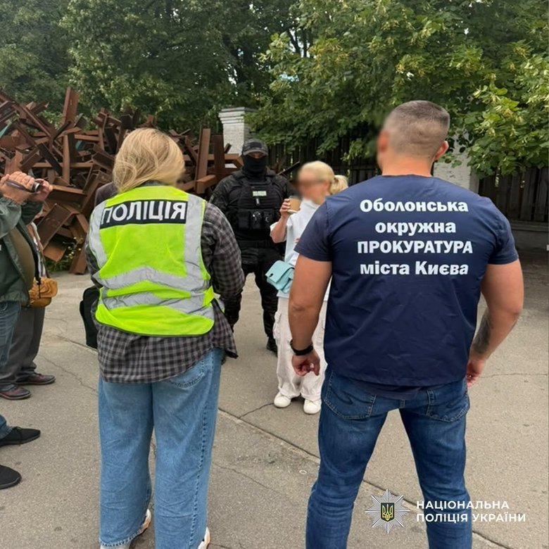 У Києві викрили схему фіктивних шлюбів для незаконного виїзду чоловіків за кордон