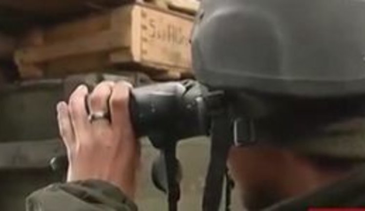 "У боевиков позиция выгоднее - они на высоте и в жилых кварталах. Стреляют из РПГ, подствольников. Было несколько выходов из 82-го миномета", - бойцы ВСУ возле Коминтерново. ВИДЕО