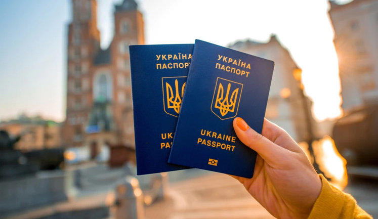 В оккупированном Крыму открыли бизнес по оформлению украинских паспортов "для путешествий по Европе". ВИДЕО
