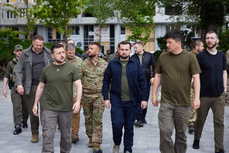Зеленский приехал с рабочей поездкой в Николаевскую область 09