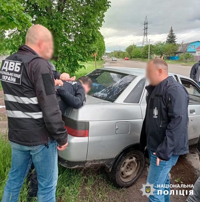 На Черниговщине двое патрульных задержаны на взятке 13 тыс. грн, - Нацполиция 02