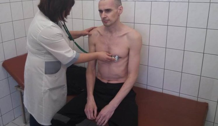 У Сенцова серцева недостатність і ревматизм, з'явилися проблеми з печінкою та нирками, - адвокат Дінзе. ВIДЕО