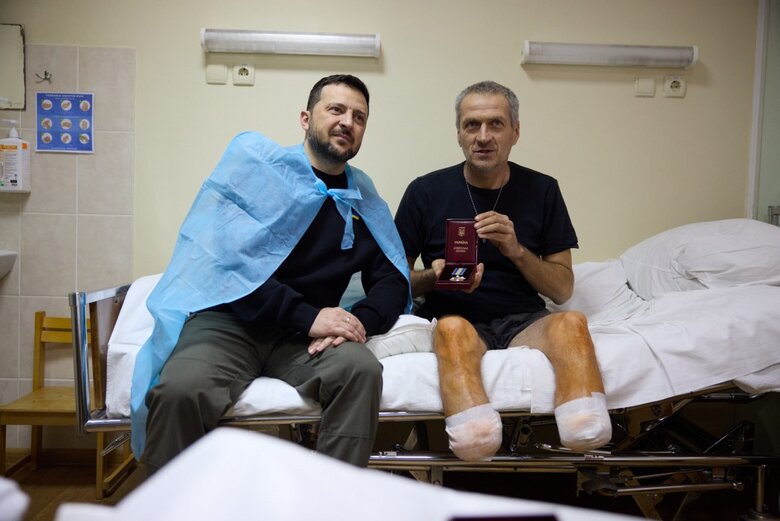 Зеленський нагородив поранених у Кропивницькому