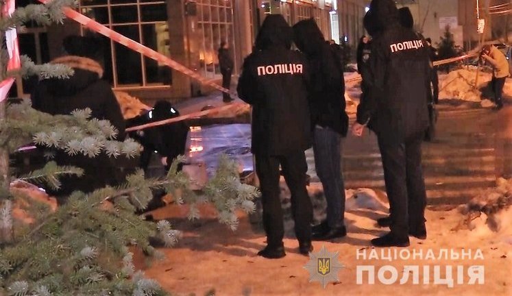 Після конфлікту в Києві між чоловіками один убив іншого ударом кулака. Підозрюваний боксер Петро Очеретяний здався поліції. Убитий виявився співробітником УДО. ВІДЕО+ФОТОрепортаж