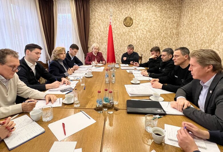 Лубінець зустрівся з Москальковою і представниками Червоного Хреста