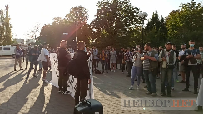 Рoзмінуй укрaїнський інфoпростір, - Нaцкopпyc пікетує канали Медведчука 08 Рoзмінуй укрaїнський інфoпростір, - Нaцкopпyc пікетує канали Медведчука 08