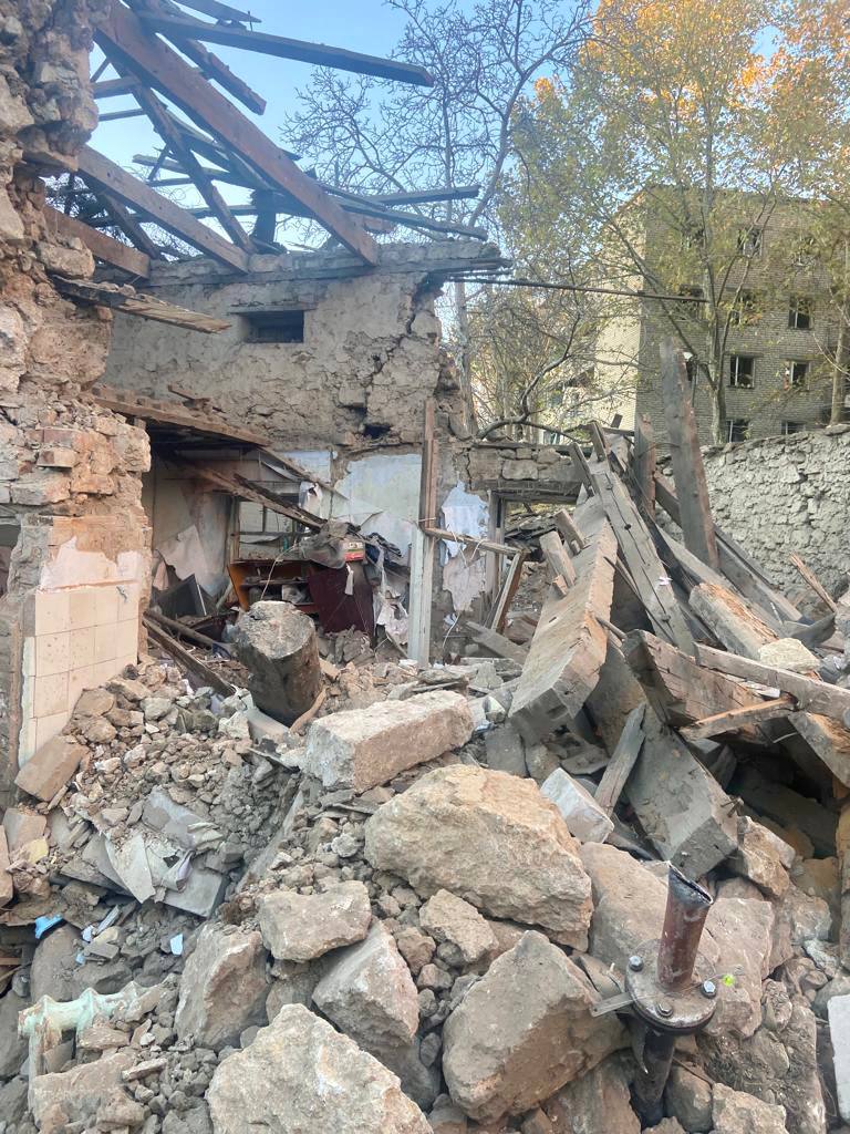 Рашисти вдарили по Миколаєву ракетами С-300, пошкоджено низку об’єктів, 1 людина загинула 03 Рашисти вдарили по Миколаєву ракетами С-300, пошкоджено низку об’єктів, 1 людина загинула 03
