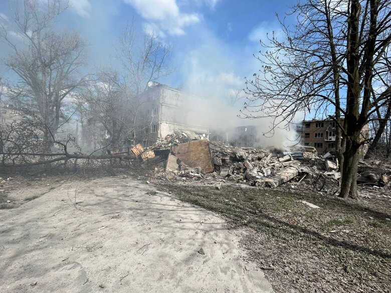 Russian troops launched airstrike on Avdiivka, destroyed high-rise building, - RMA 03