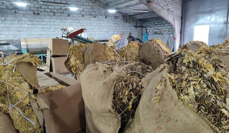 Раскрыта подпольная фабрика по изготовлению сигарет, изъято оборудование и продукция на 47 миллионов гривен. ФОТОрепортаж