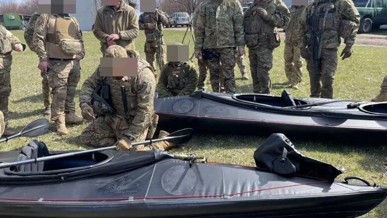 Ukraine prepares combat kayakers to cross Dnipro, - Bild 04
