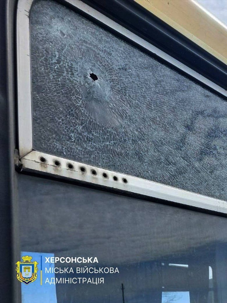 Удары по транспорту в Херсоне