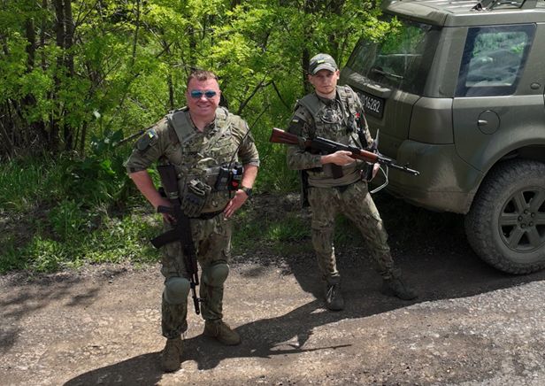 Аеророзвідник Сергій Хаджинов: Коли ти коригуєш, ти на зв‘язку з артилеристами. І якщо влучення, то ти верещиш: Влучив! Повторюй! І він радісно верещить: Плюс!. Це завжди велика радість 03
