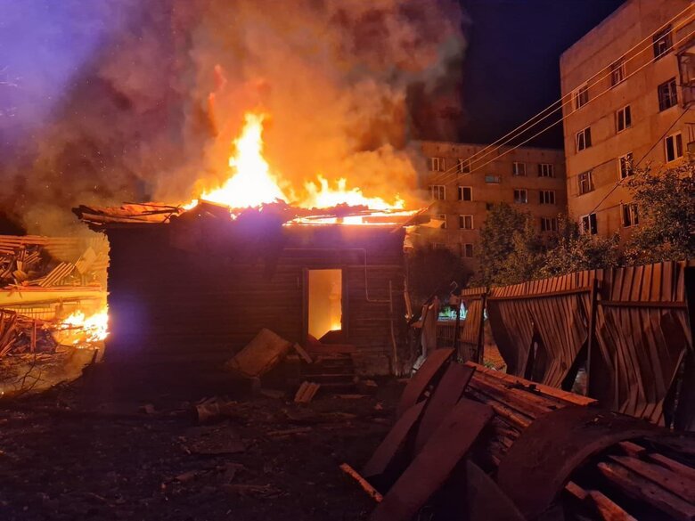 Росіяни шахедами атакували житлові будинки на Чернігівщині 03
