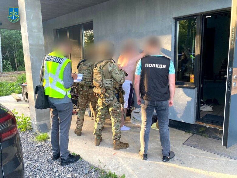 Підпільна друкарня на Хмельниччині виготовляла фальшиві документи