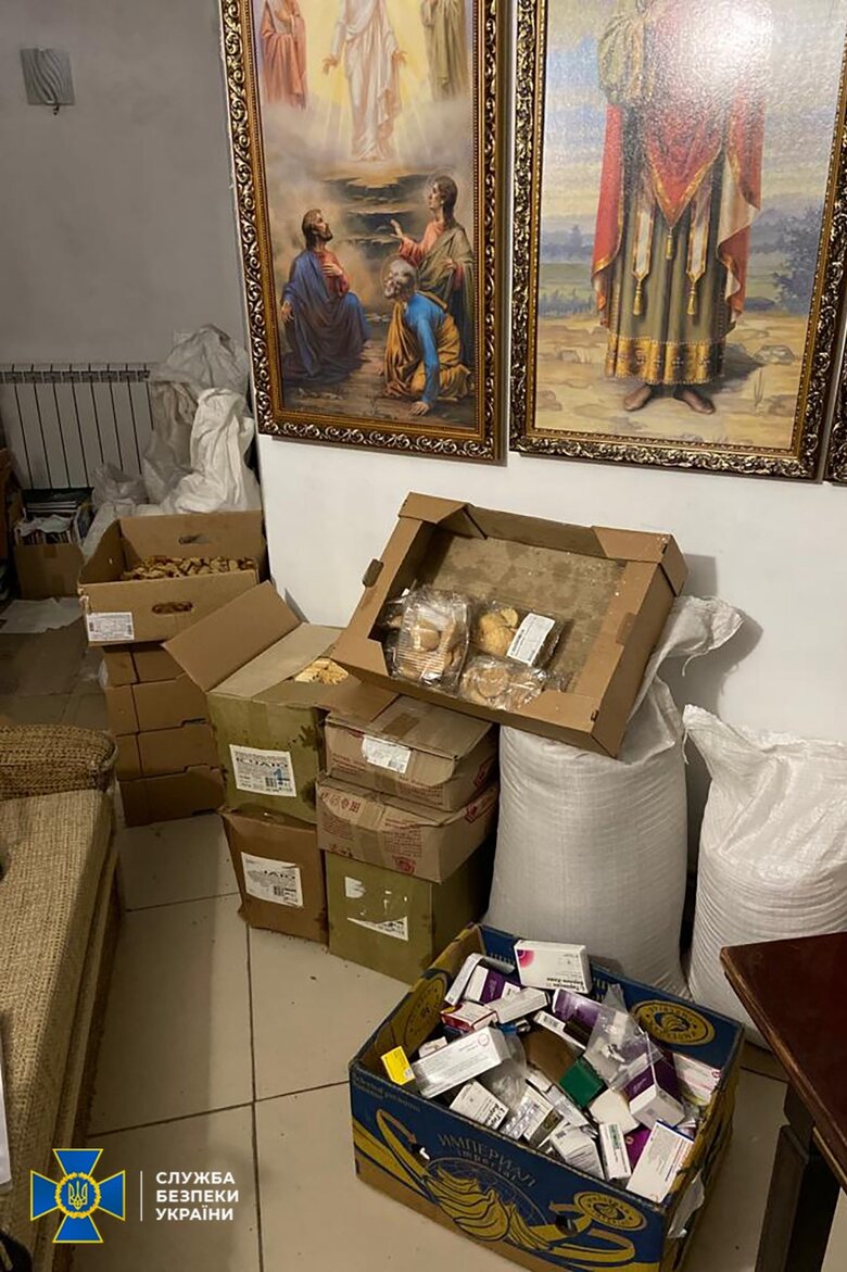 Обшуки у єпархіях УПЦ МП у 4 областях: виявлено агітаційні листівки об’єднання Медведчука, російські триколори та колишні склади окупантів, - СБУ 06