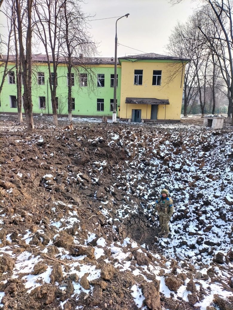 Ворог зайшов до Маріуполя з боку Виноградного, підтягує сили. Російська авіація завдала удару в районі дитячої поліклініки, - воїн ЗСУ Богдан 01