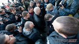Арестован участник акции по раздаче "бело-голубых" презервативов: продукцию похитили люди в штатском. ФОТОрепортаж