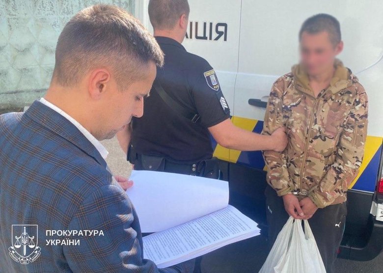 В Киеве мужчина ограбил раненого военного на колесном кресле
