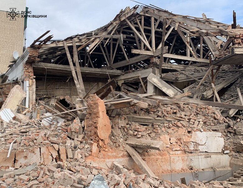 Наслідки авіаудару РФ по Вовчанську