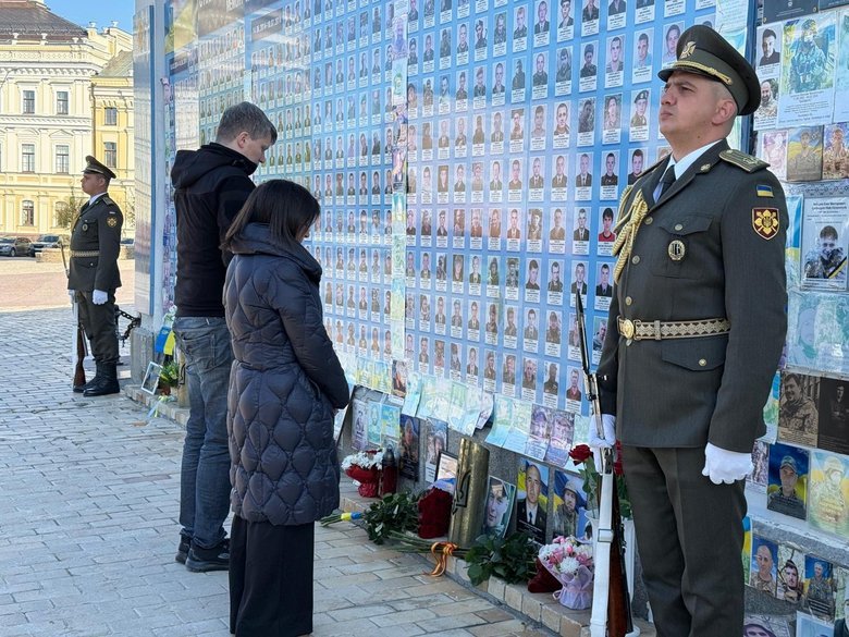 Міністерка оборони Іспанїі Роблес прибула до Києва