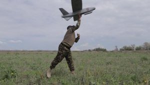 "Победили фашистов - победим и рашистов!" - безпілотники фонду "Сестри Перемоги" скинули на Донецьк три тисячі листівок. ФОТОрепортаж