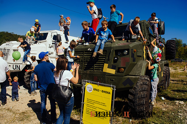 Авиадвигатели, беспилотники, боевые машины и трехтонный спиннер. Фоторепортаж с крупнейшего технического фестиваля 06