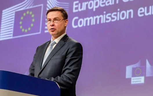 ЄС планує видати Україні перший транш із кредиту €90 млрд до кінця червня, - Домбровскіс